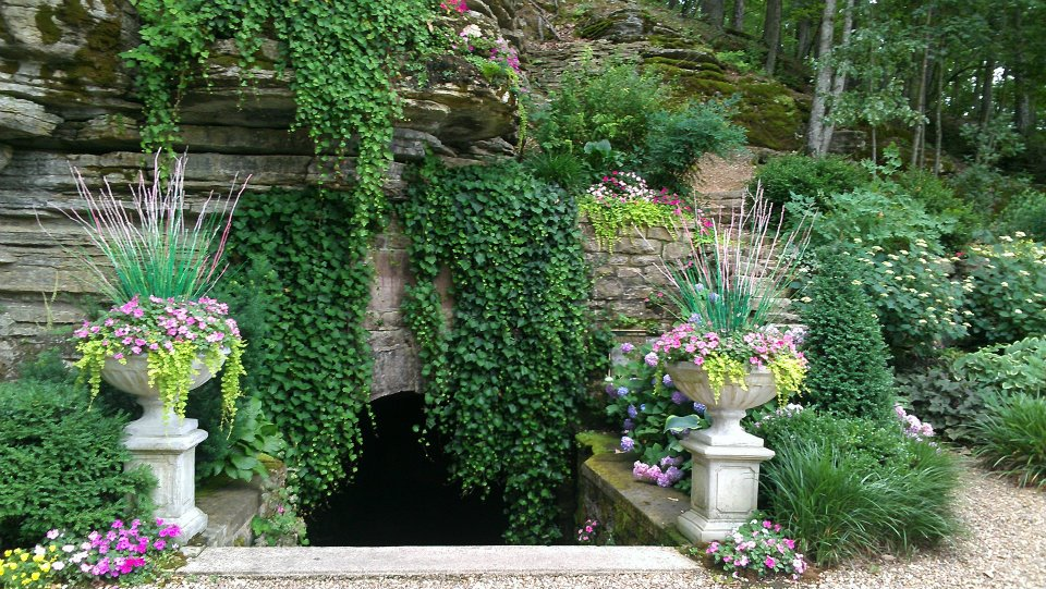 Photo of gardens in Eureka Springs, Arkansas, by Ruth Williamson